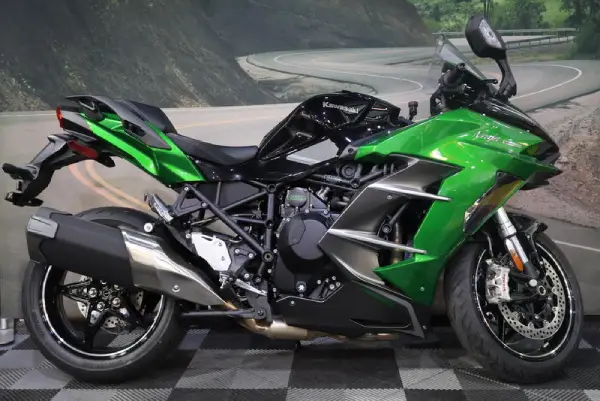 2025 Kawasaki Ninja H2 SX 2