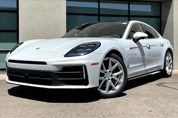 2025 Porsche Panamera Turbo S 3