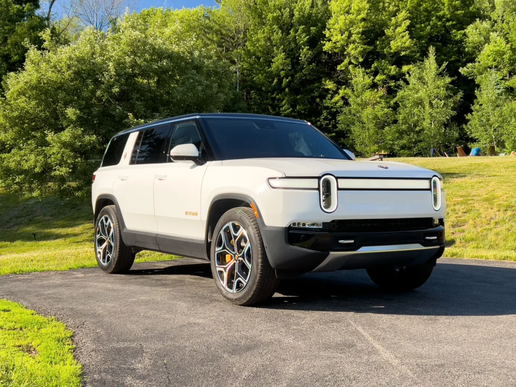 Rivian R1S 