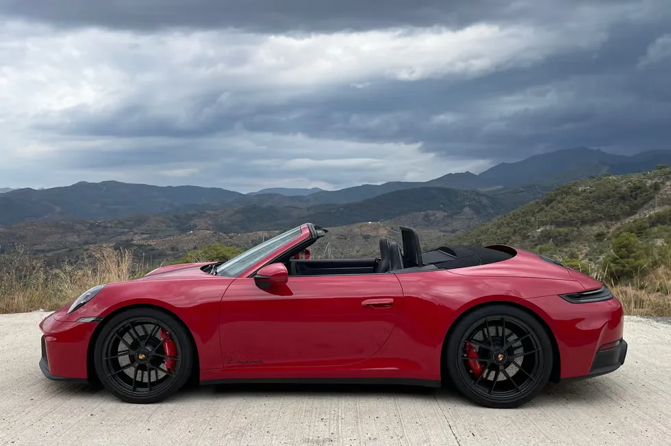 2025 Porsche 911 Carrera GTS Hybrid