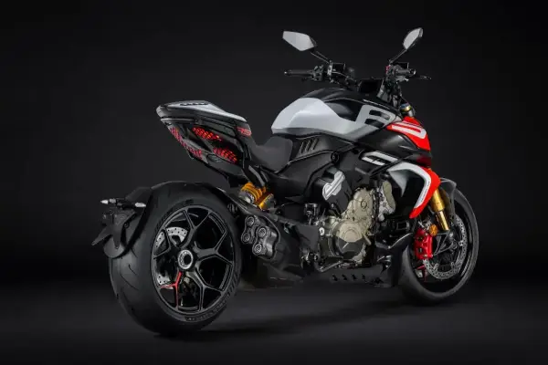 2026 Ducati Diavel V4 RS-2