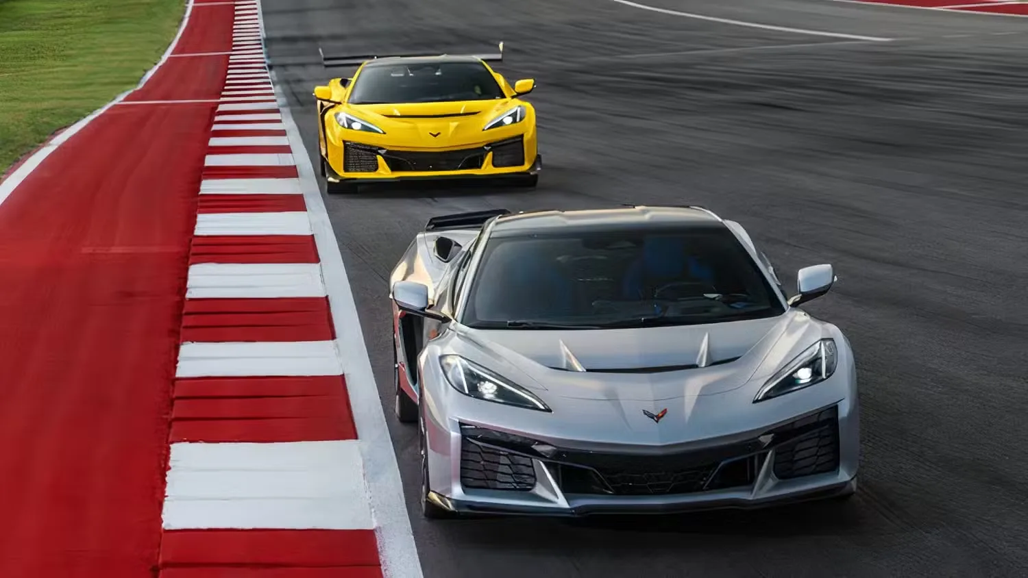 2026 Porsche 911 Turbo S vs Corvette ZR1X