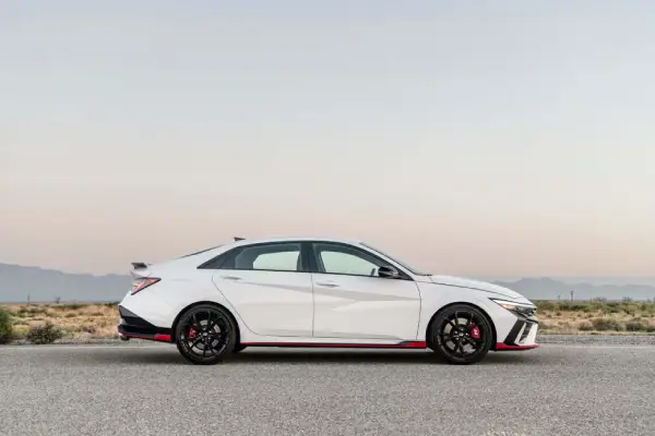 2027 Hyundai Elantra-3