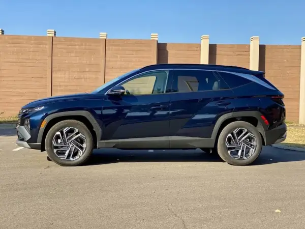 6. 2025 Hyundai Tucson Hybrid Blue