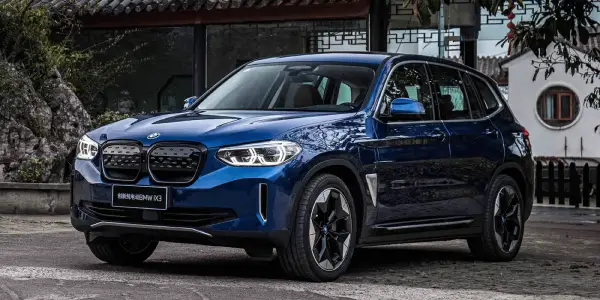 BMW iX3 2025 Electric SUV1