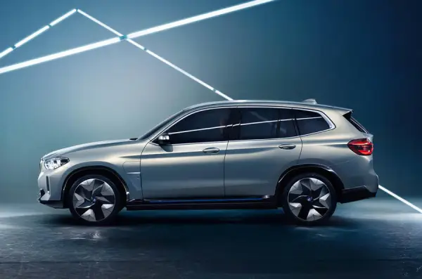 BMW iX3 2025 Electric SUV3