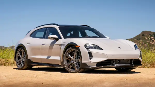 Porsche Taycan Turbo S Cross Turismo