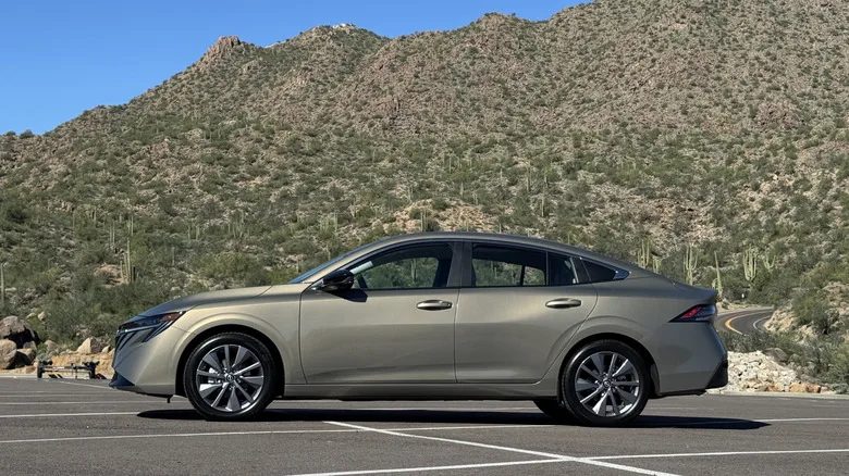 2026 nissan sentra side view