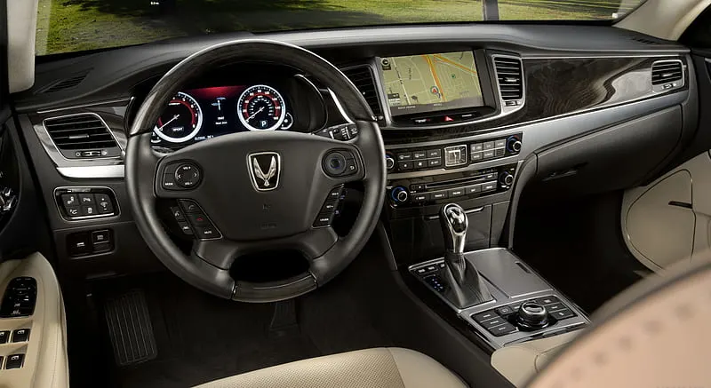 Hyundai Eqqus interior