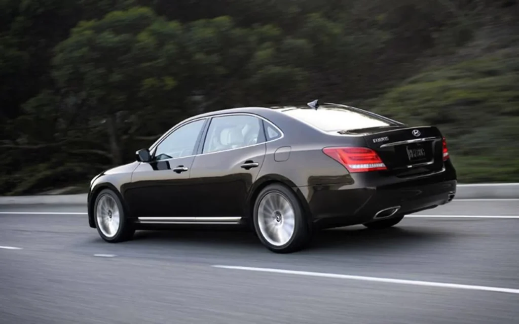 hyundai equus back view