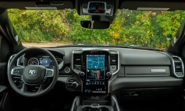 2026 Ram 1500 Hemi vs Hurricane interior