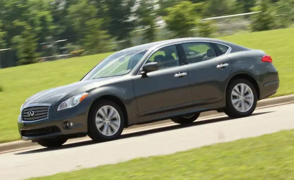 2011 Infiniti M56