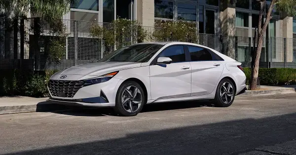 The 2026 Hyundai Elantra Hybrid Just Became America’s Fuel-Saving King