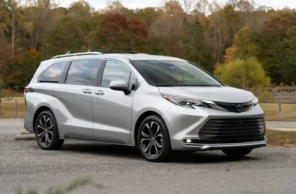 2026 Toyota Sienna First Look: Sleeker Design, Smarter Tech and Family-Friendly Comfort