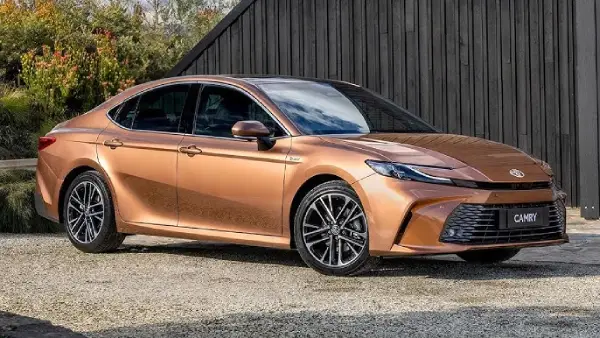 Toyota Camry Hybrid 2026