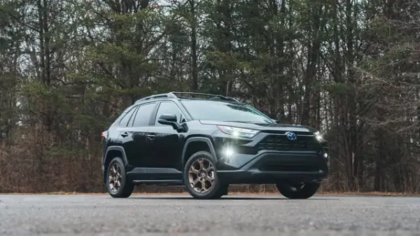 hybrid car battery average