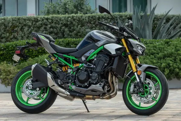 Kawasaki Z900 Review