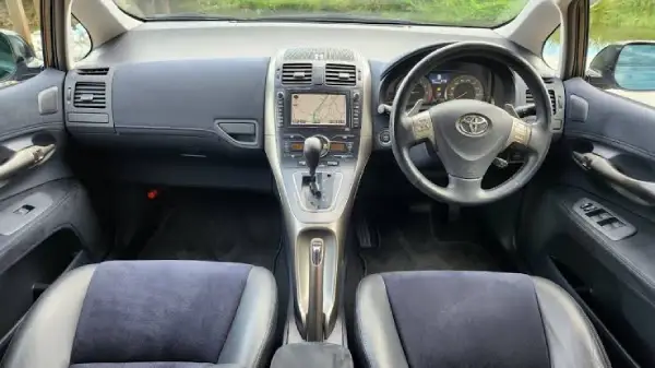 Toyota Blade Master G interior