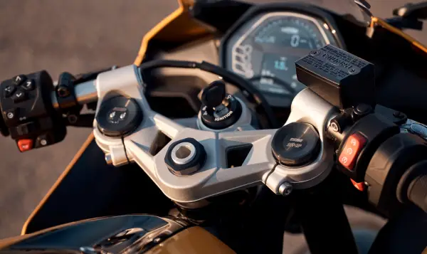 Triumph Daytona 660 interior